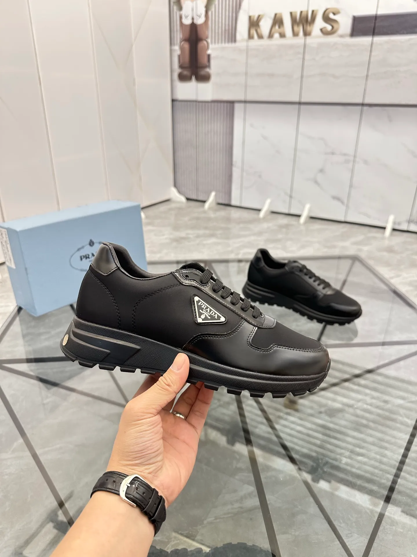 Men's shoes: 💰P440¥ Product trademark: Prada *"Prada*" low-top casual shoes Regular size: 38-44 (can be customized to 45.46) Product materials: imported cowhide upper, sheepskin lining, original outsole. Number: 835